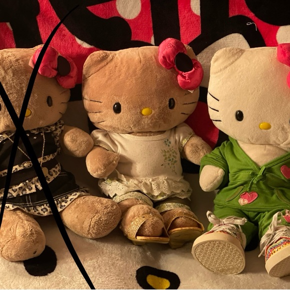 Hello Kitty Build a bear fully clothed and still new - Picture 11 of 13